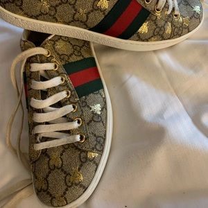 🚨SOLD🚨 Gucci Bee ace